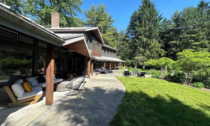 Bernardsville House | The Pond: Gorgeous Secluded Property Close to Town