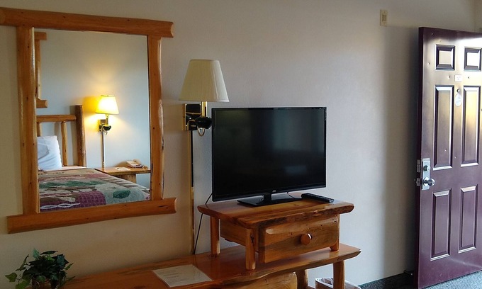 Enterprise Hotel | The Ponderosa Motel