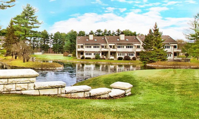 Lenox Dale Resort | The Ponds at Foxhollow