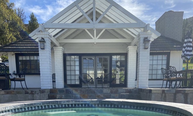 Moorpark House | The Pool House at Olive Hill Ranch - w/pool and hot tub