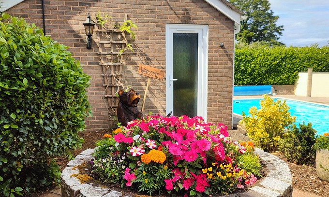 Crediton Cottage | THE POOL HOUSE, romantic, country holiday cottage in Crediton
