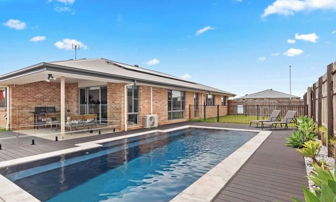 Urraween House | The Pool House Spacious Family Stay at Hervey Bay