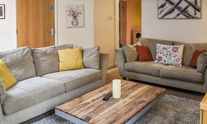 Hethel Cottage | The Pool House - UK48229