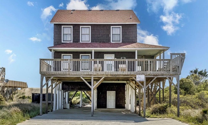 South Nags Head House | The Porch Life | Oceanfront | Hot Tub | Nags Head