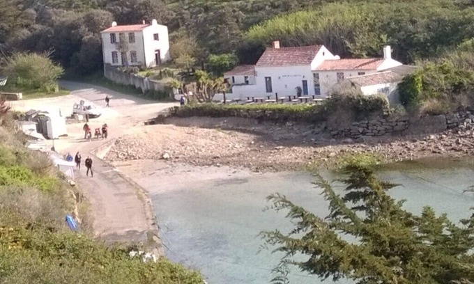 Ile d'Yeu House | The Port of Millstone, island of Yeu, house with garden pets allowed