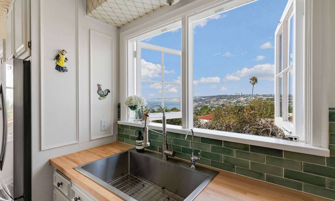 Country Club House | The Porter House - Sweeping Ocean Views - La Jolla