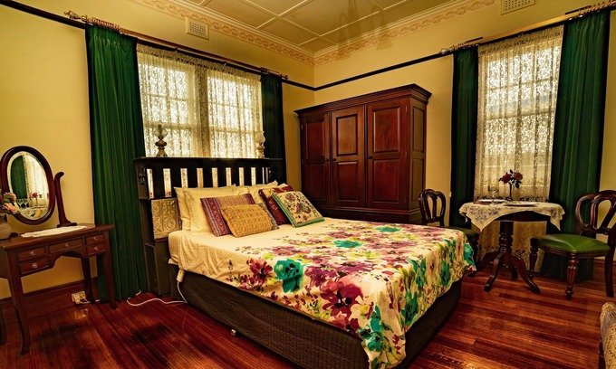 Smithton Bed & Breakfast | The Postmaster Inn Bed and Breakfast - Smithton R2, Free Continental Breakfast