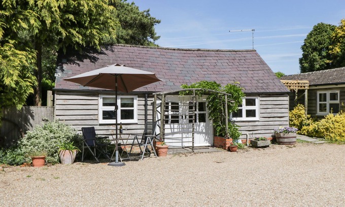 Urchfont Cottage | THE POTTERY, pet friendly, character holiday cottage in Urchfont