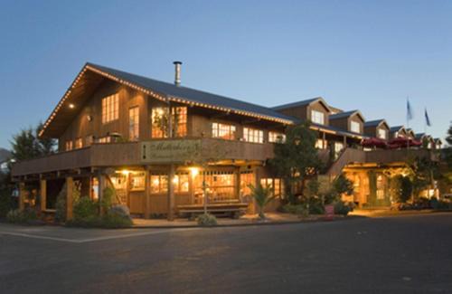 Ohakune Hotel | The Powderhorn Chateau