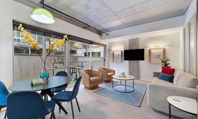 East Melbourne Apartment | The Powlett - East Melbourne by Ready Set Stay