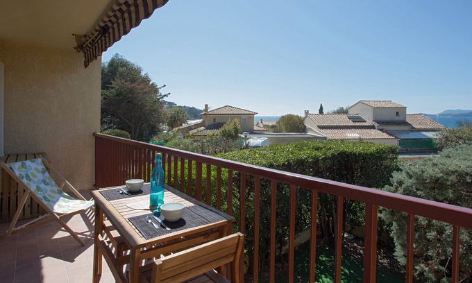 Le Pradet Apartment | THE PRADET Appart 4 pers sea view beach 50m