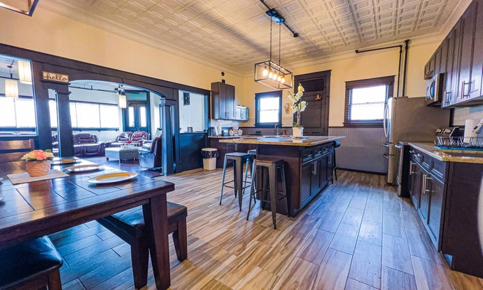 Niagara Falls Apartment | The Pub with Private Yard & Parking, Near the Falls & Casino by Niagara Hospitality