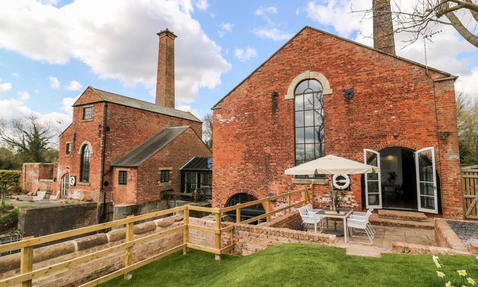 North Wheatley Cottage | THE PUMP HOUSE ART STUDIO, family friendly in Misterton