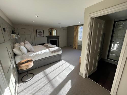 Woodstock Hotel | The Punchbowl Inn