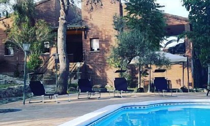 Paredes de Escalona Cottage | The Puppet House for 10 people