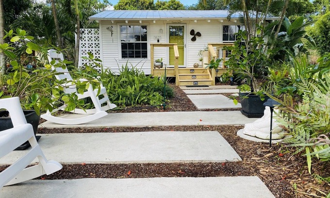 Bokeelia Cottage | The Quarterdeck Cottage~Boat dockage available directly across the street