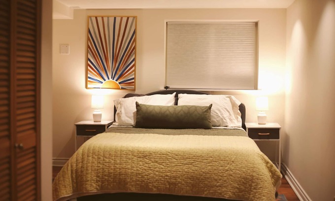 North Queen Anne Apartment | The Queen Anne Burrow - clean and spacious, private studio