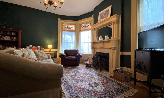 Olde Town Augusta House | The Queen Anne Inn