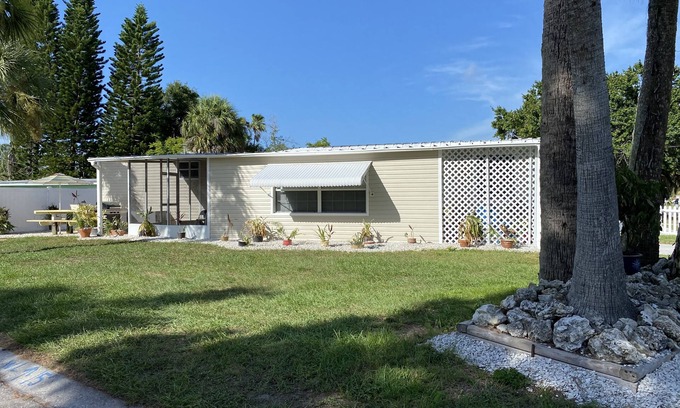 Tarpon Springs House | The Quiet Corner