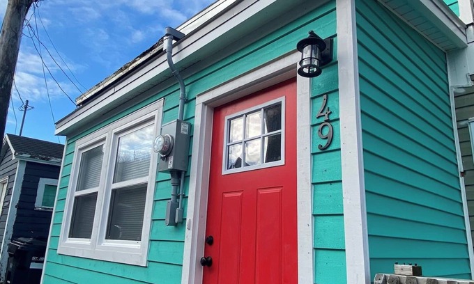 Quidi Vidi House | The QV Stage, Lux Couples Retreat W/Outdoor Sauna