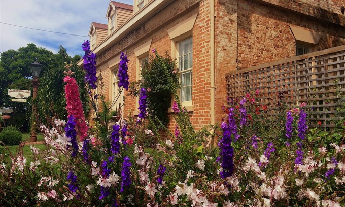 Longford Bed & Breakfast | The Racecourse Inn