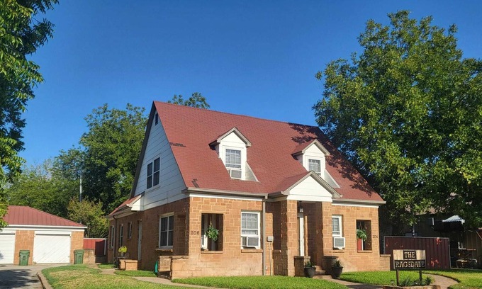 San Saba Apartment | The Ragsdale 202 "The Suite" at San Saba