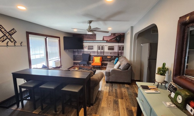 Youngstown House | The Railroad Ranch - Station 3 (3 bedrooms)