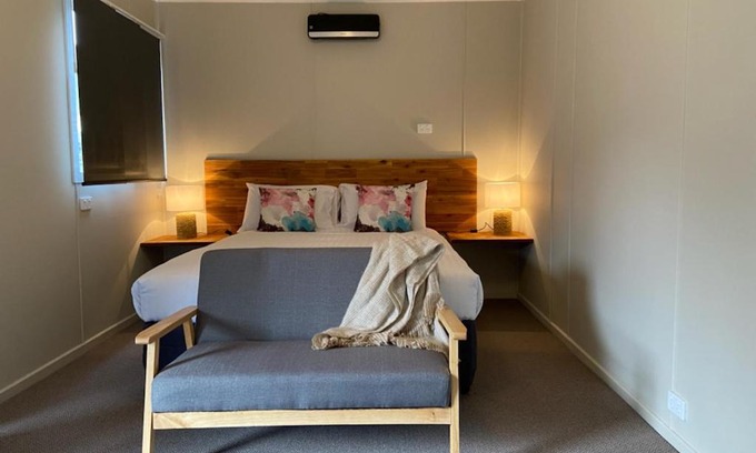 Queenstown Hotel | The Railway Hotel