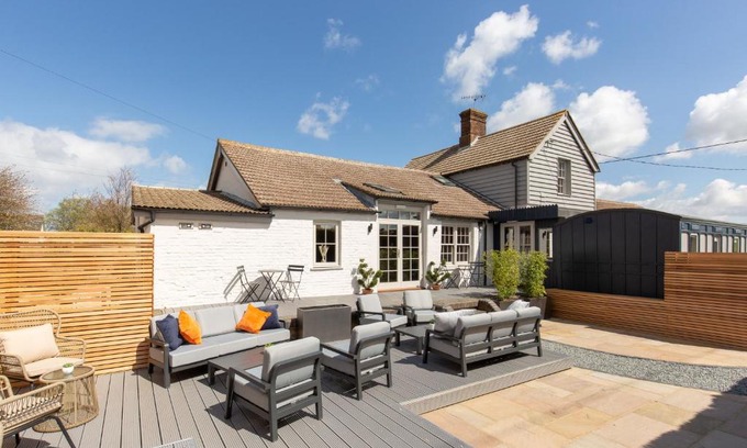 Burnham Market Hotel | The Railway Hotel by Barefoot Retreats