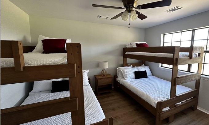 Daisy House | The Ranch- a full house ready to retreat! Large family or groups welcome!