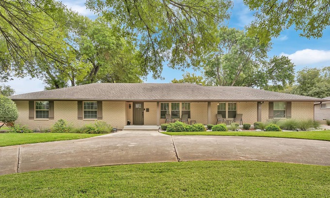 Dallas House | The Ranch, Half Acre Oasis in East Dallas