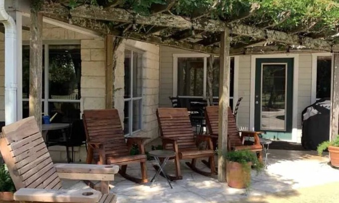 Jeddo Apartment | The Ranch House