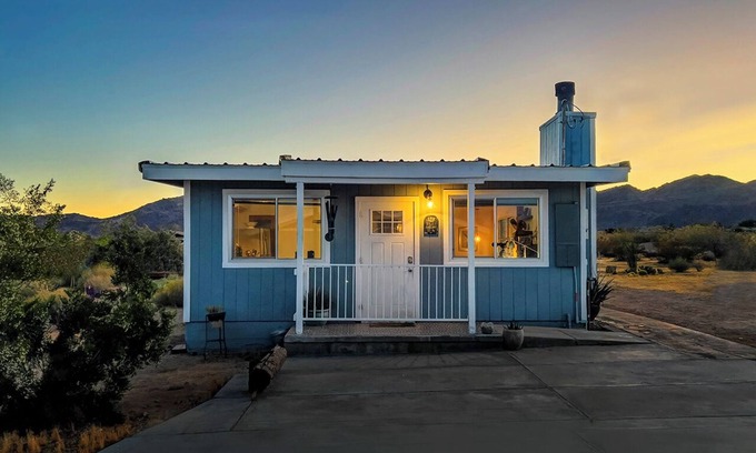 Joshua Tree House | The Raven House - Renovated Homestead Cabin