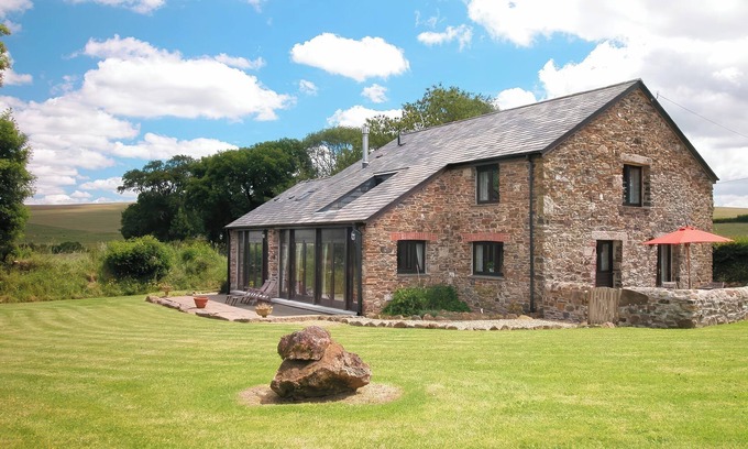 Mary Tavy Cottage | THE RED BARN, pet friendly, luxury holiday cottage in Lydford