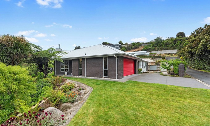 New Plymouth House | The Red Door - New Plymouth Holiday Home