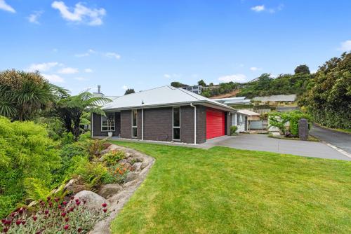 New Plymouth House | The Red Door - New Plymouth Holiday Home