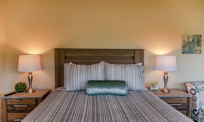 Uptown Sedona Apartment | The Red Hawk Studio Villa (Unit #F2) @ Uptown View Villas