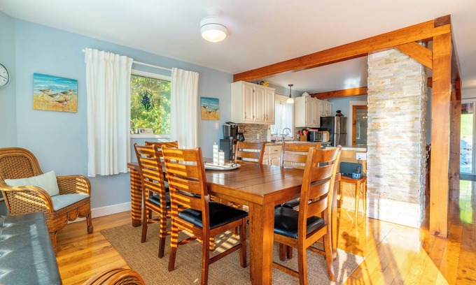 Chester House | The Red Horseshoe Retreat with HOT TUB
