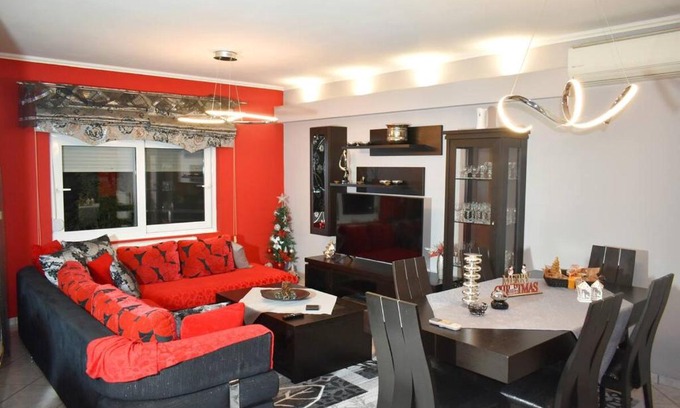 Trikala Apartment | The Red House Δίπλα στον Μύλο των Ξωτικών