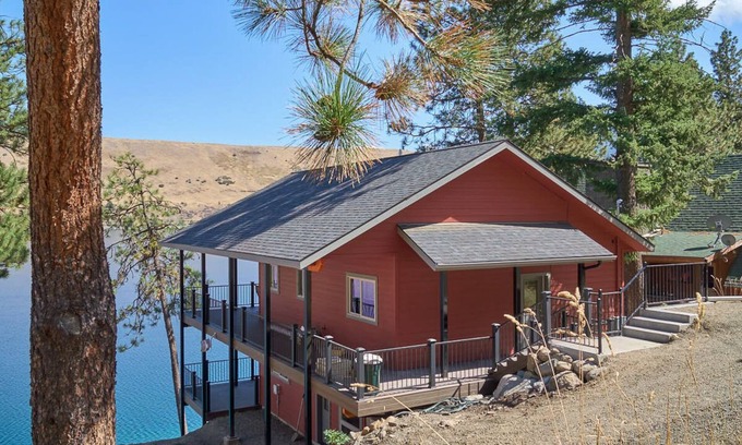 Joseph Cabin | The Red Kokanee at Wallowa Lake