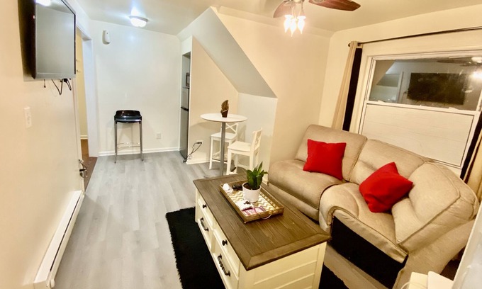Englewood Apartment | The Red Line Stop Coach House Apartment