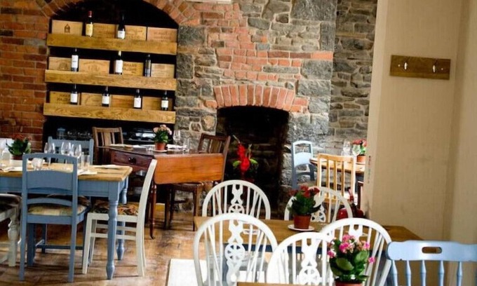 Knighton House | The Red Lion
