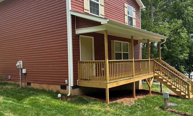 Southmont House | The Red Nest At High Rock Lake - Fire Pit, Front Porch Deck, Sunset & Lake Views