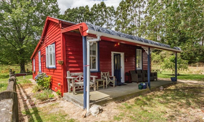 Raurimu House | The Red Rooster Cottage