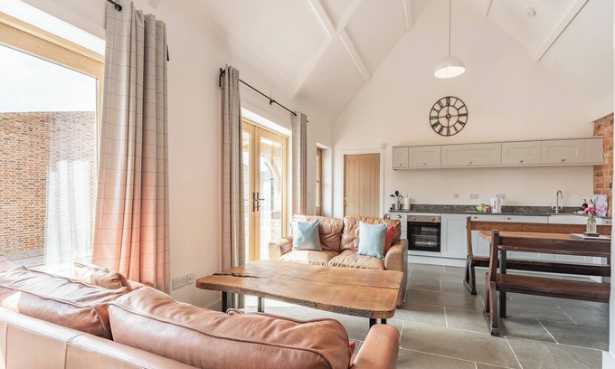 Blaisdon Cottage | The Red Rooster - UK44440