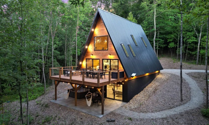 Carbon Hill Cabin | The Redhawk | Hocking Hills