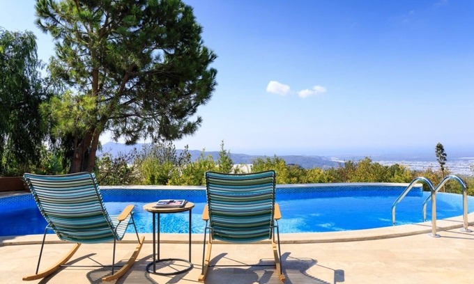 Yesiluzumlu Villa | The Regency Cottage - Two Bedroom Villa, Sleeps 4