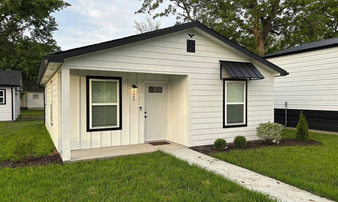 Raymond House | The Relaxing House - Quiet 2 Bedroom Home