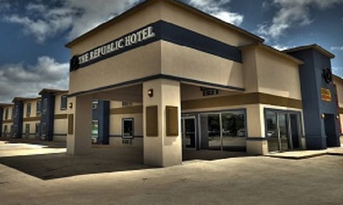 Big Lake Condo | The Republic Hotel