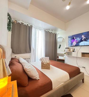 Matandang Balara Hotel | The Residences at Commonwealth Quezon City by Snazzy Staycation